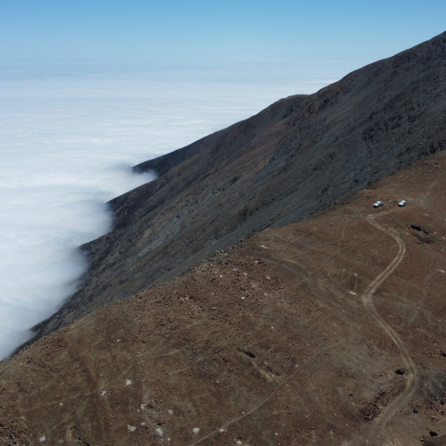 Aerial view to the north showing the continuity of structures to the north along the cliff, without cover.