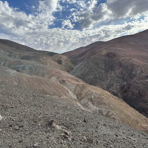 View to the north showing the trace of the Izcuña fault, contact between Jurassic-Cretaceous Intrusive with Triassic-Jurassic sedimentary rocks.