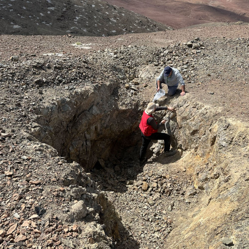 Control sampling of old mining work.