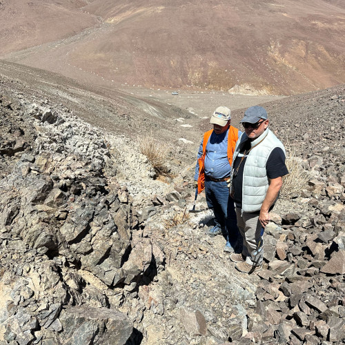 Halcones team in stockwork outcrop in diorites with presence of limonites and copper oxides in North Limit sector