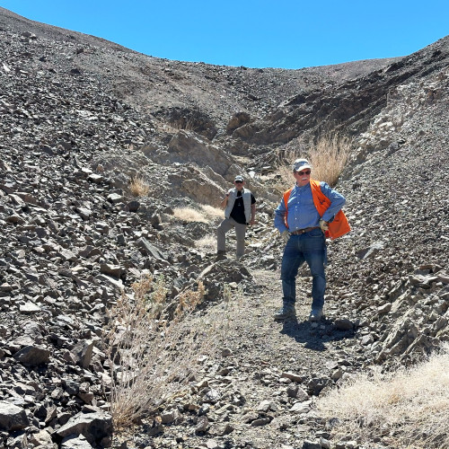 Halcones team in diorite outcrop with stockwork in ravine with heavy coverage